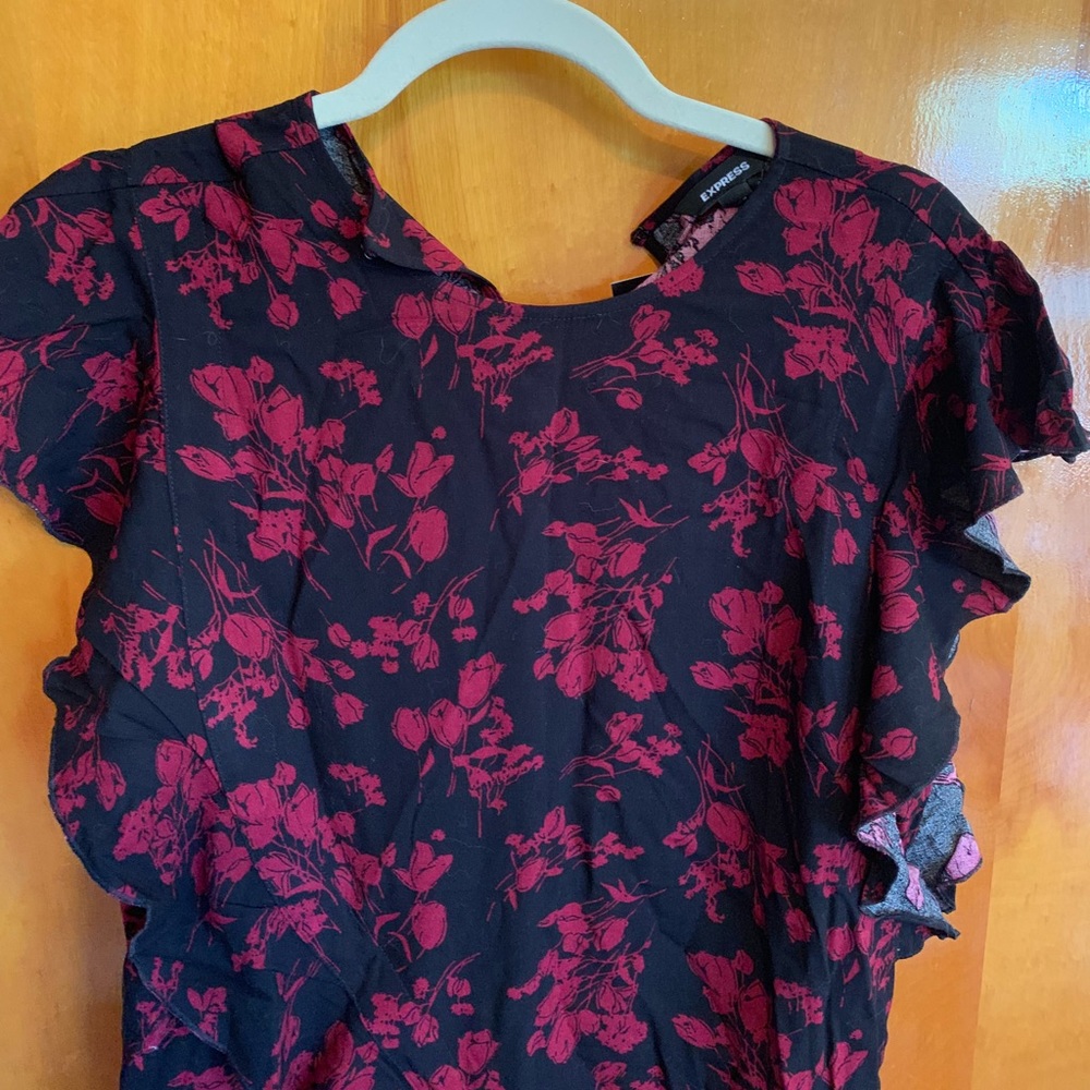 Express Ruffle Top - Picture 2 of 6